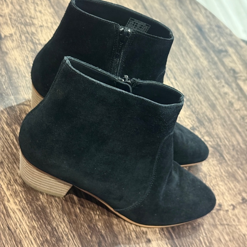 Soludos Black‎ Ankle Booties Suede Minimalist Design